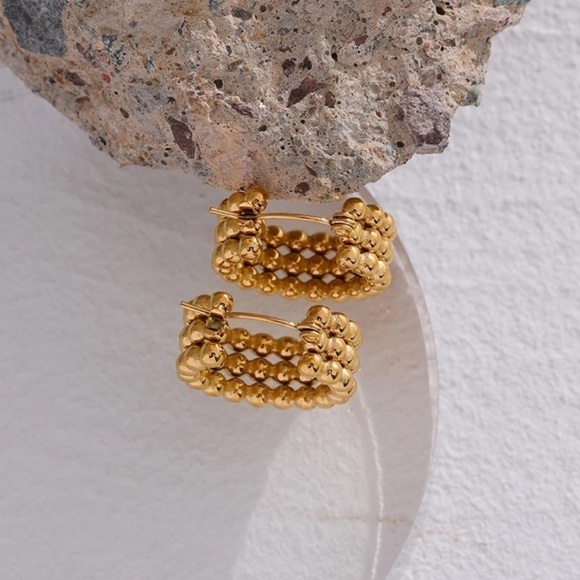 𝅺NEW 18k Gold Plated Triple Hoop Huggie Earrings - Picture 4 of 10